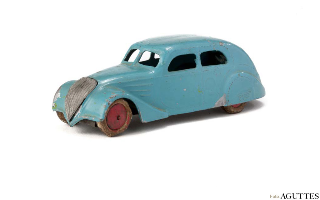 PEUGEOT 402 BERLINA