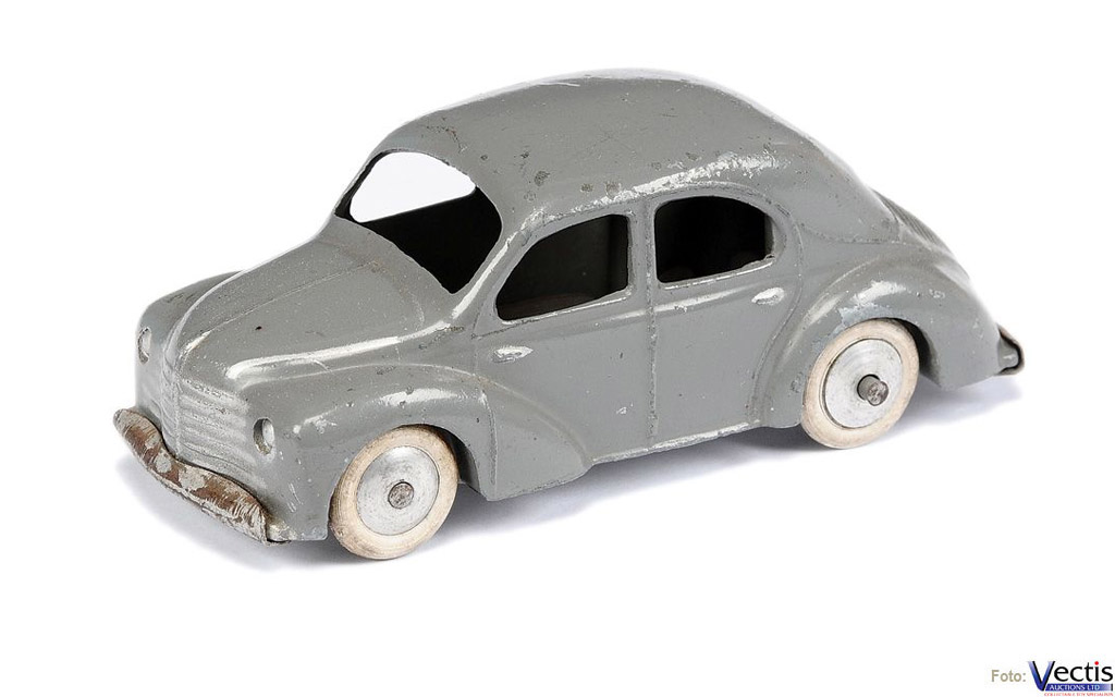 3/48 RENAULT 4CV (SEIS BARRAS TERCERA VERSIN)