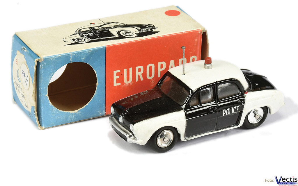 3/57 RENAULT DAUPHINE POLICA
