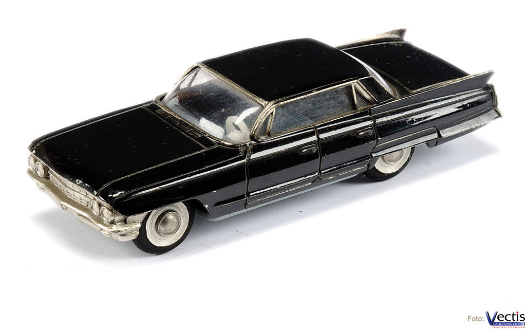 PHE20 CADILLAC FLEETWOOD
