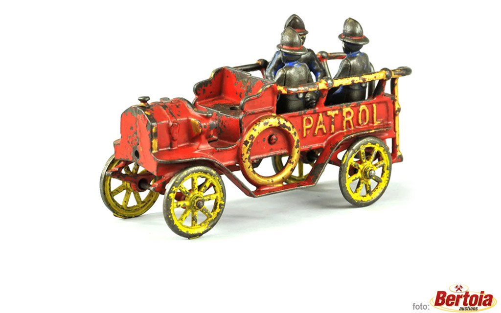 REFS 1824 / 1826 PATRULLA DE BOMBEROS