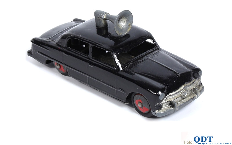 Ref. ML58 FORD SEDAN CON ALTAVOZ